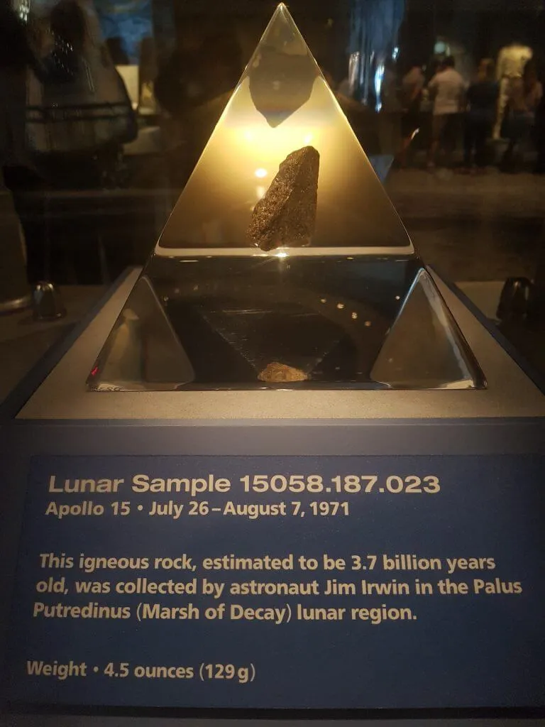 Lunar Sample 15058.187.023