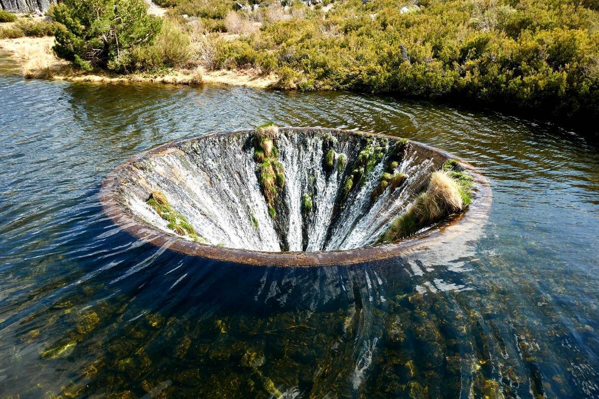 Covao dos Conchos with water