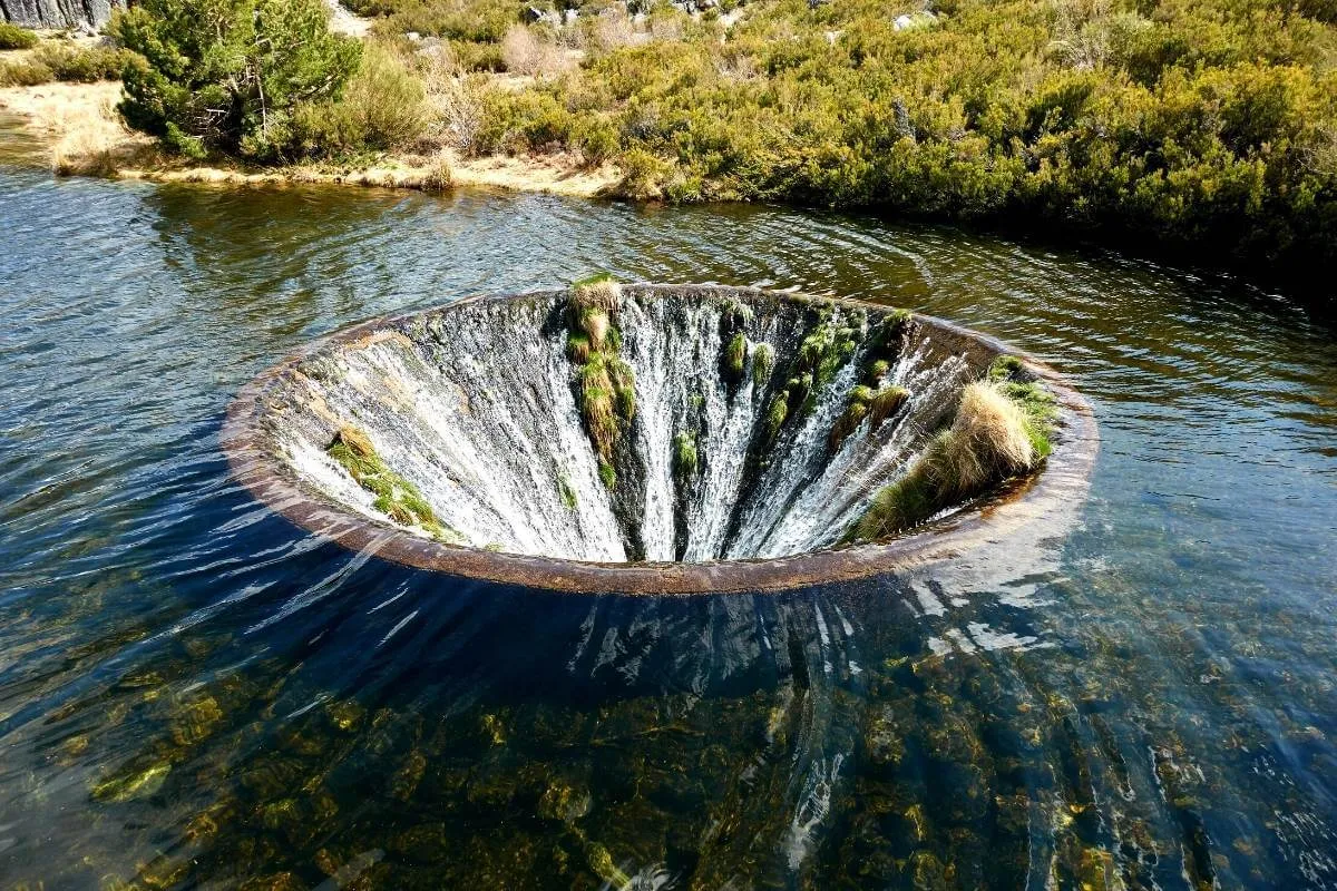 Covao dos Conchos with water