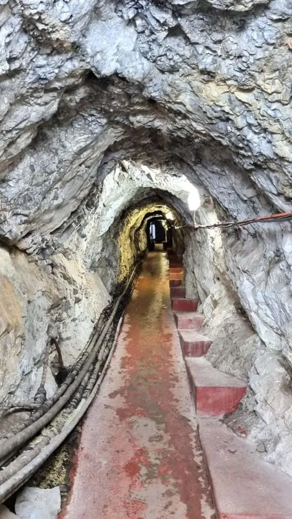 Siege tunnels