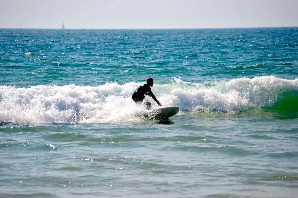 Surfing waves 3