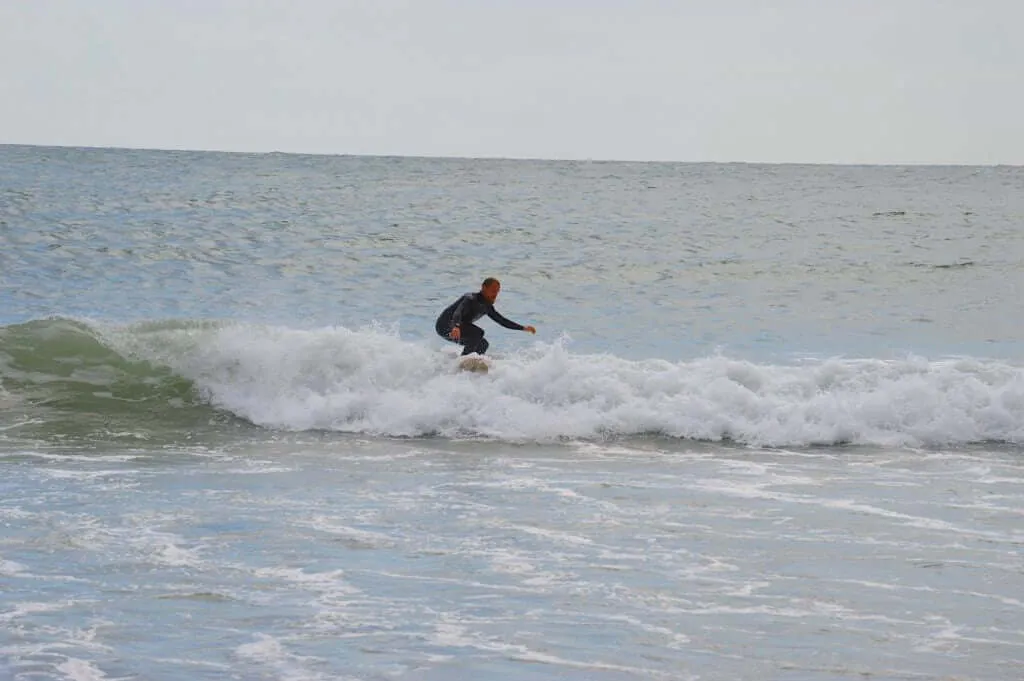 Surfing waves 4